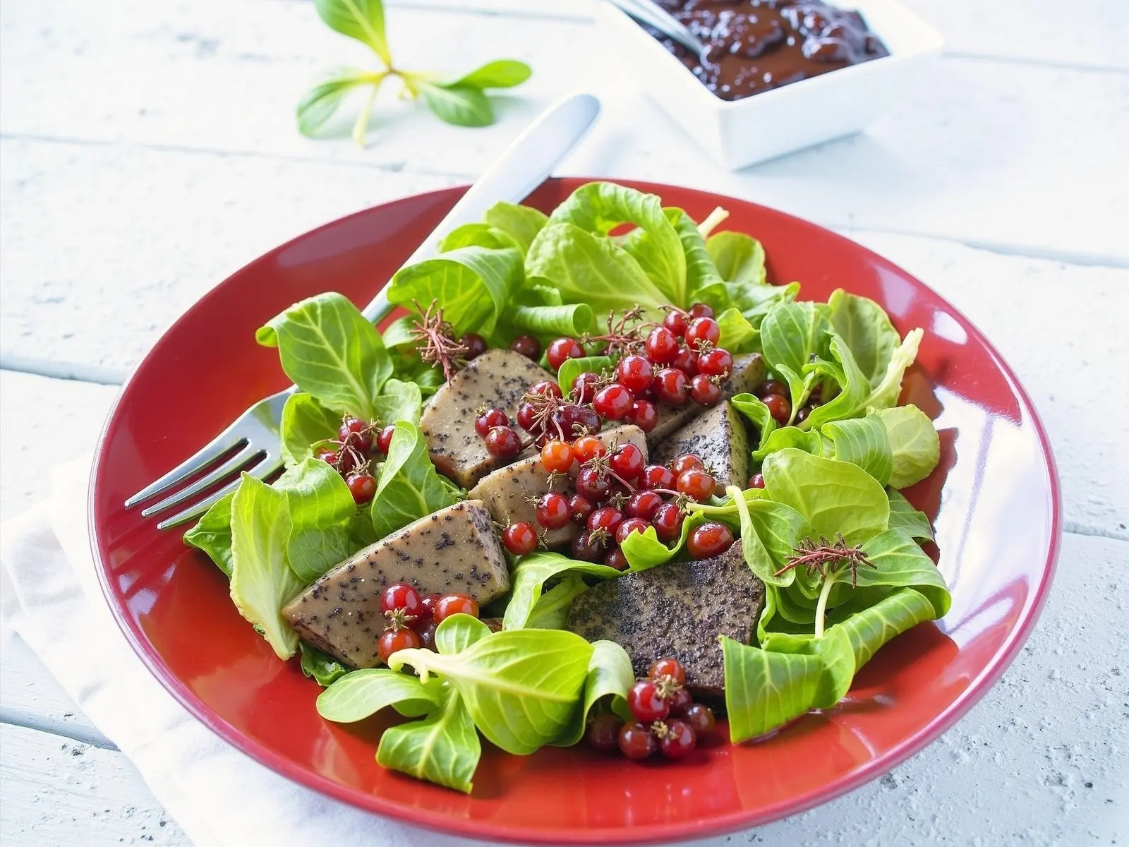 Gebratene Entenleber mit Feldsalat und Granatapfelkernen