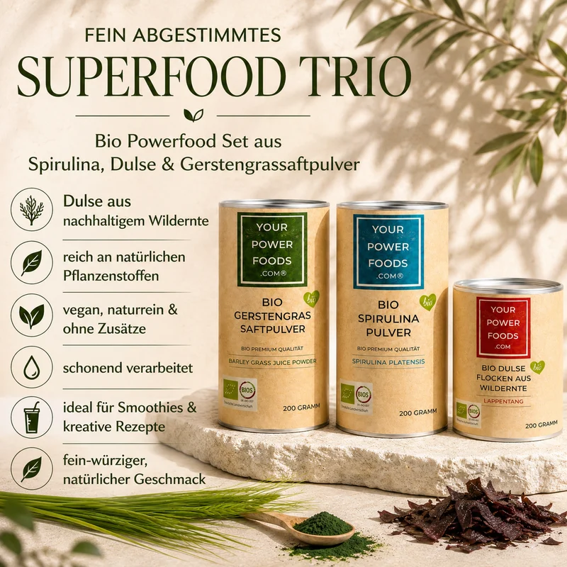Power Foods Trio – Bio Spirulina, Dulse, pahuljice i ječmova trava u setu: infografika s tri kutije, oznakama i rasutim sastojcima