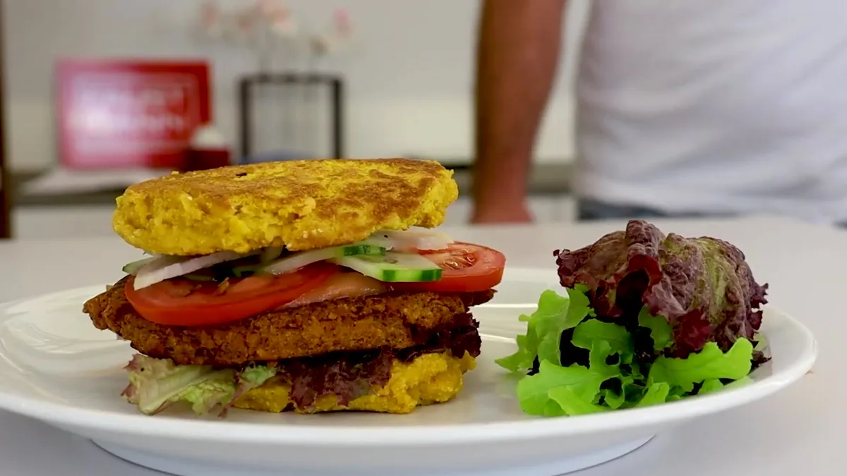 Grah burger s palačinkama od mrkve